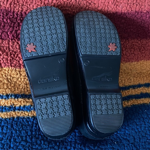 Size 40 Professional Dansko Black Clogs - Picture 2 of 2